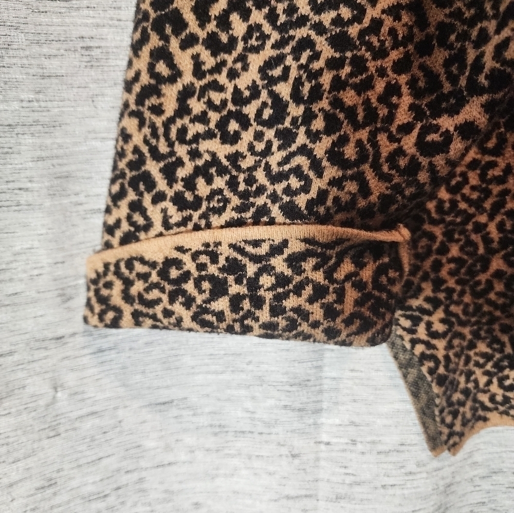 Tahari  2XL Leopard Print 3/4 Sleeve Stretch Knit Cuffed Sleeves - Picture 5 of 6